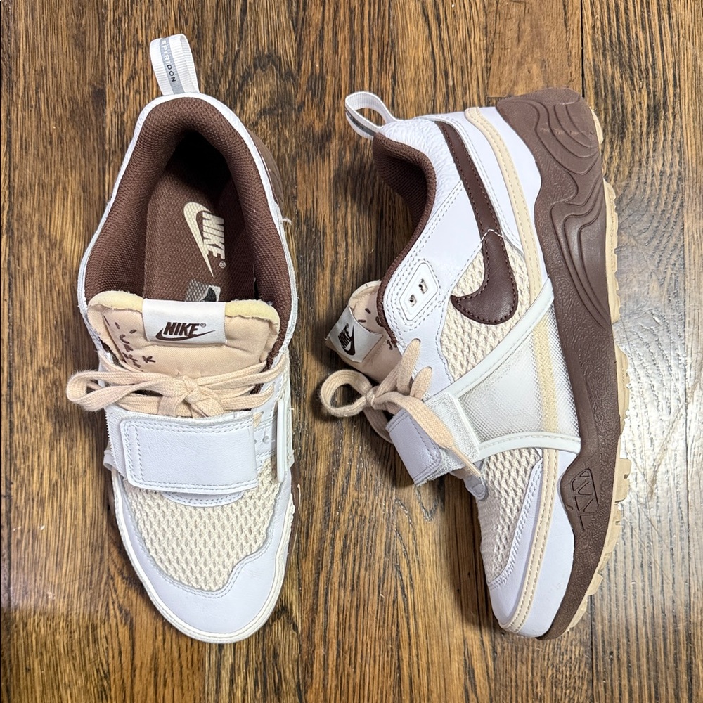 USES Travis Scott x Nike Zoon Field Jaxx size 9 in good condition no box